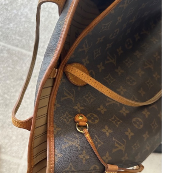LOUIS VUITTON Monogram Neverfull PM Tote Bag - Picture 9 of 14